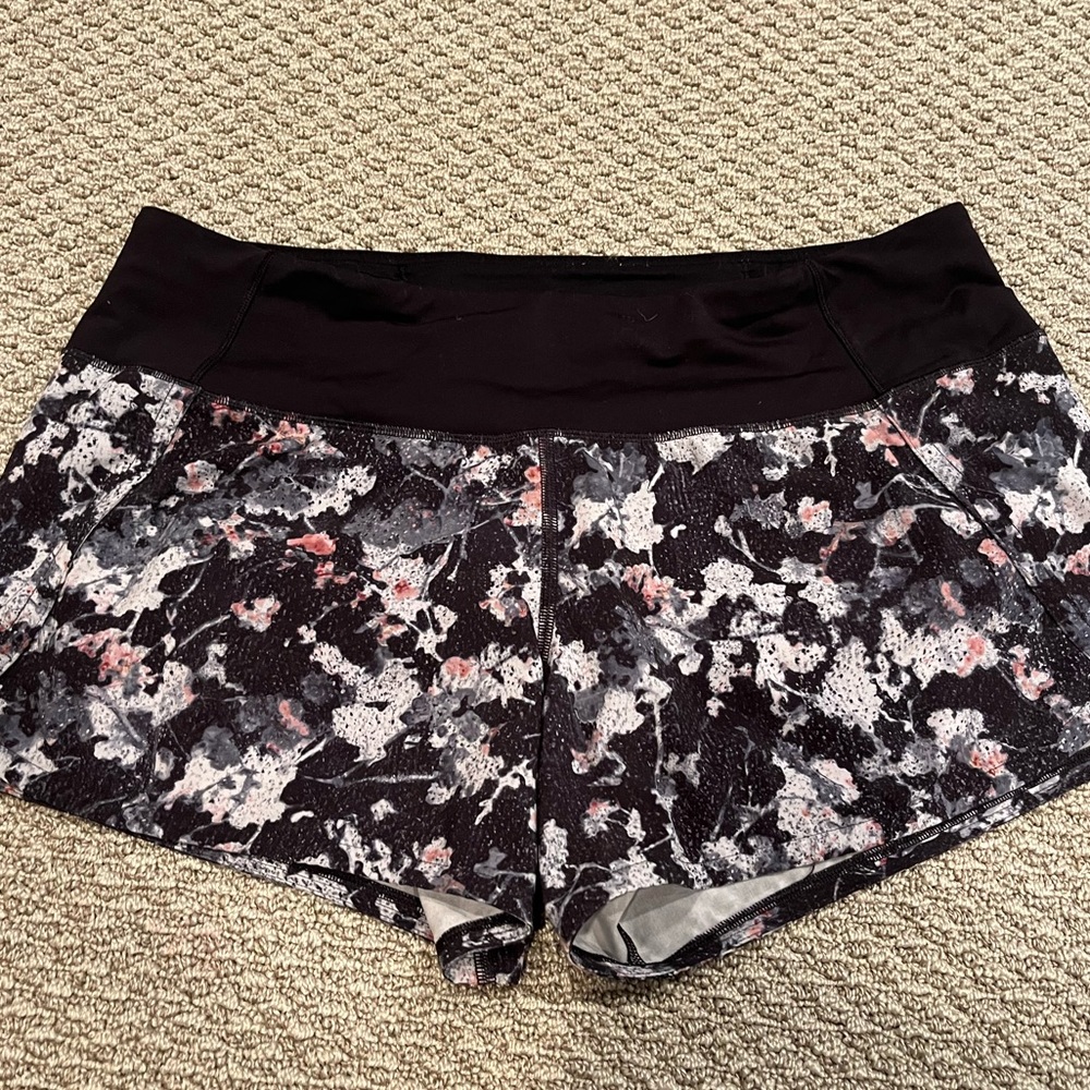 Lululemon shorts size 8